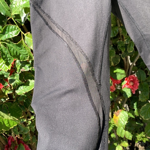 Lululemon Crop Legging - Picture 3 of 5
